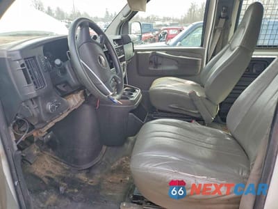 Zdjęcie 7 z 13 samochodu: 2009 GMC SAVANA G3500 VIN:1GTHG35C191167445 - miniatura