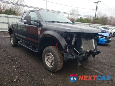 Czwarte zdjęcie samochodu z boku: 2017 FORD F250 SUPER DUTY VIN:1FT7X2B68HEB66840 - miniatura