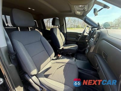 Piąte zdjęcie samochodu w środku: 2021 CHEVROLET SILVERADO K1500 VIN:3GCUYAEF8MG209825 - miniatura