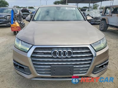 Piąte zdjęcie samochodu w środku: 2018 AUDI Q7 PREMIUM PLUS VIN:WA1LAAF78JD020053 - miniatura