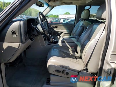 Zdjęcie 7 z 13 samochodu: 2004 GMC YUKON XL K1500 VIN:1GKFK16Z14J182537 - miniatura