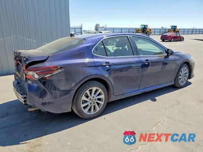 Trzecie zdjęcie samochodu z tyłu: 2021 TOYOTA CAMRY LE VIN:4T1C11AK9MU572601 - miniatura