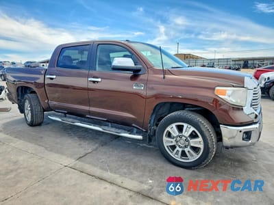 Czwarte zdjęcie samochodu z boku: 2017 TOYOTA TUNDRA VIN:5TFAW5F14HX664188 - miniatura