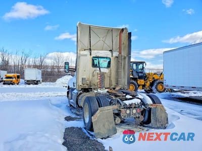 Zdjęcie 9 z 10 samochodu: 2016 KENWORTH T680 SEMI TRUCK VIN:1XKYA48X5GJ496690 - miniatura