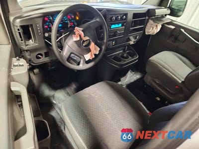 Zdjęcie 8 z 13 samochodu: 2025 CHEV EXPRESS G2500 VIN:1GCWGAFP1S1177847 - miniatura