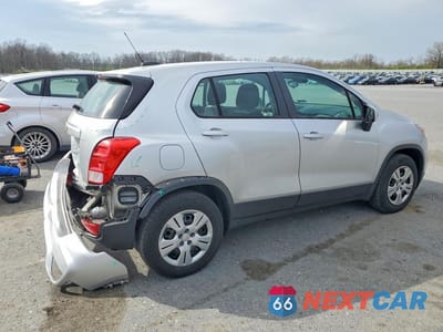 Trzecie zdjęcie samochodu z tyłu: 2019 CHEVROLET TRAX LS VIN:3GNCJKSBXKL137769 - miniatura