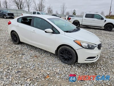 Czwarte zdjęcie samochodu z boku: 2014 KIA FORTE LX VIN:KNAFX4A67E5063670 - miniatura