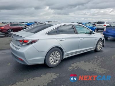 Trzecie zdjęcie samochodu z tyłu: 2017 HYUNDAI SONATA HYBRID SE VIN:KMHE24L36HA063411 - miniatura