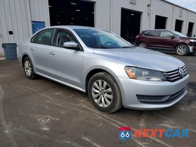 Czwarte zdjęcie samochodu z boku: 2013 VOLKSWAGEN PASSAT S VIN:1VWAH7A37DC008774 - miniatura