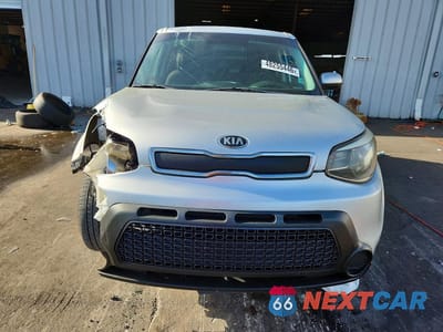 Piąte zdjęcie samochodu w środku: 2016 KIA SOUL BASE VIN:KNDJN2A24G7851320 - miniatura