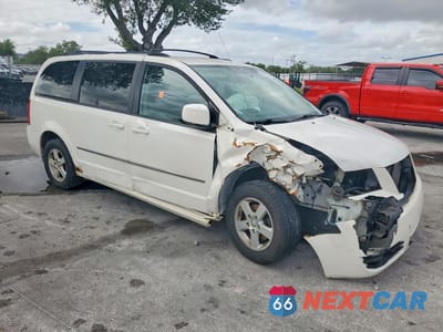 Czwarte zdjęcie samochodu z boku: 2010 DODGE GRAND CARAVAN SXT VIN:2D4RN5D11AR211582 - miniatura
