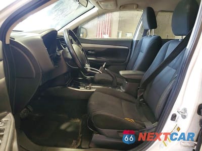 Zdjęcie 7 z 14 samochodu: 2017 MITSUBISHI OUTLANDER ES VIN:JA4AD2A37HZ000804 - miniatura