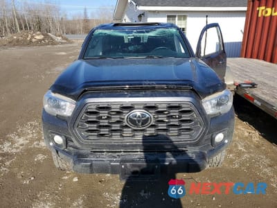 Piąte zdjęcie samochodu w środku: 2022 TOYOTA TACOMA SR V6 VIN:3TYCZ5AN7NT068153 - miniatura