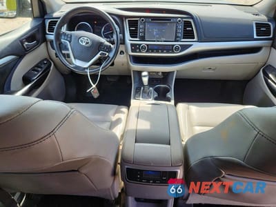 Zdjęcie 8 z 13 samochodu: 2019 TOYOTA HIGHLANDER XLE VIN:5TDJZRFH1KS615703 - miniatura