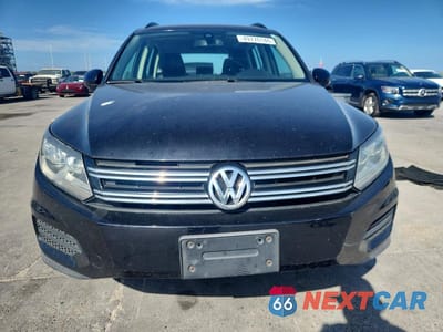 Piąte zdjęcie samochodu w środku: 2016 VOLKSWAGEN TIGUAN VIN:WVGAV7AX0GW520003 - miniatura
