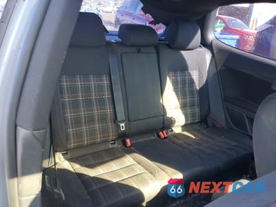Zdjęcie 10 z 12 samochodu: 2011 VOLKSWAGEN GTI VIN:WVWED7AJ6BW231205 - miniatura