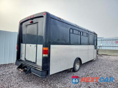 Czwarte zdjęcie samochodu z boku: 2002 FORD ECONOLINE E450 SUPER DUTY CUTAWAY VAN VIN:1FDXE45S92HA11516 - miniatura