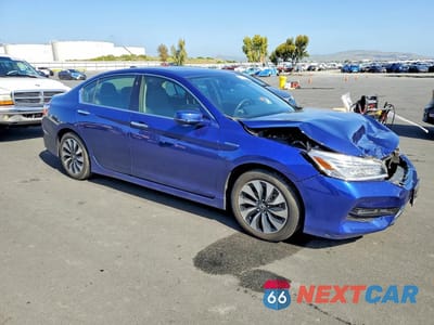 Czwarte zdjęcie samochodu z boku: 2017 HONDA ACCORD TOURING HYBRID VIN:JHMCR6F70HC005685 - miniatura