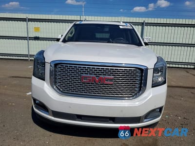 Piąte zdjęcie samochodu w środku: 2017 GMC YUKON XL DENALI VIN:1GKS2HKJ3HR293458 - miniatura