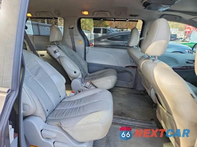 Zdjęcie 11 z 12 samochodu: 2011 TOYOTA SIENNA XLE 8-PASSENGER VIN:5TDYK3DC1BS149231 - miniatura
