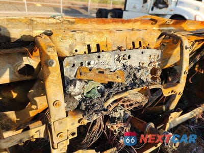 Zdjęcie 9 z 12 samochodu: 2000 JEEP WRANGLER / TJ SPORT VIN:1J4FA49S3YP731800 - miniatura