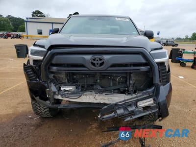 Piąte zdjęcie samochodu w środku: 2025 TOYOTA TUNDRA SR5 VIN:5TFLA5DB4SX282916 - miniatura