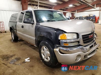 Czwarte zdjęcie samochodu z boku: 2005 GMC NEW SIERRA K1500 VIN:1GTEK19B45E169684 - miniatura