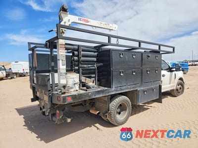 Trzecie zdjęcie samochodu z tyłu: 2019 FORD F350 SUPER DUTY UTILITY / SERVICE TRUCK VIN:1FDRF3G64KEG06968 - miniatura