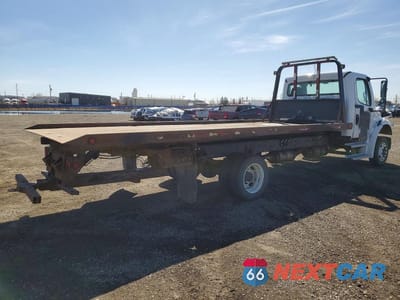 Trzecie zdjęcie samochodu z tyłu: 2020 FREIGHTLINER M2 106 MEDIUM DUTY VIN:1FVACVFA9LHLZ4603 - miniatura