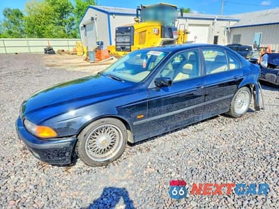 1999 BMW 528 I WBADM5342XBY16687 - główne zdjęcie licytacji z USA - miniatura