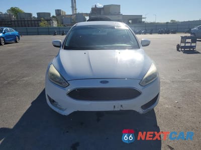 Piąte zdjęcie samochodu w środku: 2015 FORD FOCUS SE VIN:1FADP3F2XFL262810 - miniatura