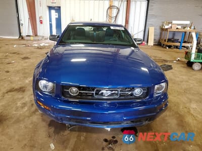 Piąte zdjęcie samochodu w środku: 2008 FORD MUSTANG VIN:1ZVHT80N985156361 - miniatura