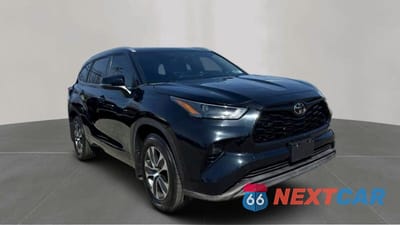 2022 TOYOTA HIGHLANDER XLE 5TDGZRBH5NS585173 - główne zdjęcie licytacji z USA - miniatura