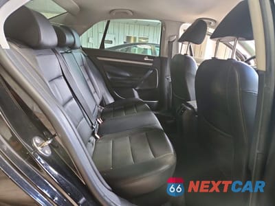 Zdjęcie 10 z 11 samochodu: 2010 VOLKSWAGEN JETTA LIMITED VIN:3VWAX7AJ3AM130849 - miniatura