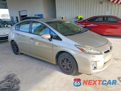 Czwarte zdjęcie samochodu z boku: 2010 TOYOTA PRIUS V VIN:JTDKN3DU9A0150697 - miniatura