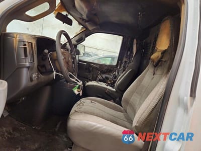 Zdjęcie 7 z 13 samochodu: 2025 CHEVROLET EXPRESS 2500 CARGO UTILITY / SERVICE VAN VIN:1GCWGAF74S1268062 - miniatura
