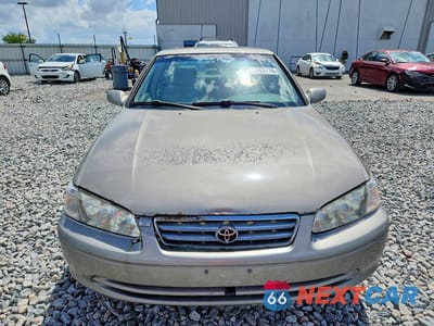 Piąte zdjęcie samochodu w środku: 2001 TOYOTA CAMRY LE V6 VIN:4T1BF22KX1U118855 - miniatura