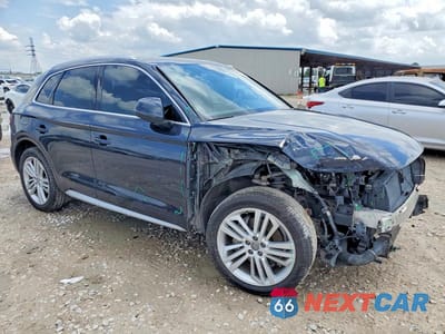 Czwarte zdjęcie samochodu z boku: 2020 AUDI Q5 PREMIUM PLUS VIN:WA1BNAFY0L2073689 - miniatura