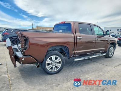 Trzecie zdjęcie samochodu z tyłu: 2017 TOYOTA TUNDRA VIN:5TFAW5F14HX664188 - miniatura