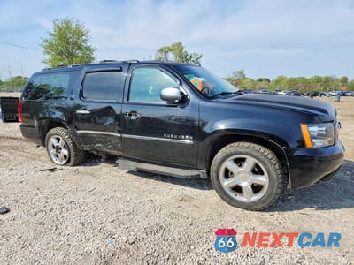 Czwarte zdjęcie samochodu z boku: 2013 CHEVROLET SUBURBAN K1500 LTZ VIN:1GNSKKE7XDR305406 - miniatura