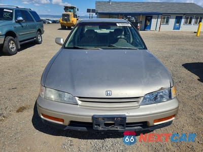 Piąte zdjęcie samochodu w środku: 1994 HONDA ACCORD LX VIN:JHMCD5549RC013222 - miniatura