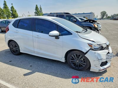 Czwarte zdjęcie samochodu z boku: 2019 HONDA FIT SPORT VIN:3HGGK5H6XKM742857 - miniatura