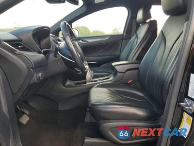 Zdjęcie 7 z 12 samochodu: 2019 LINCOLN MKC RESERVE VIN:5LMCJ3C96KUL38870 - miniatura