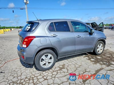 Trzecie zdjęcie samochodu z tyłu: 2020 CHEVROLET TRAX LS VIN:3GNCJKSB3LL275039 - miniatura