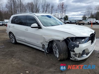 Czwarte zdjęcie samochodu z boku: 2020 BMW X7 XDRIVE40I VIN:5UXCW2C03L9C10743 - miniatura