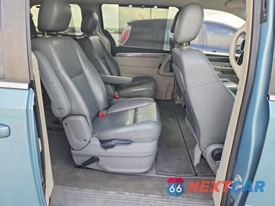 Zdjęcie 10 z 12 samochodu: 2010 VOLKSWAGEN ROUTAN SE VIN:2V4RW3D15AR262913 - miniatura