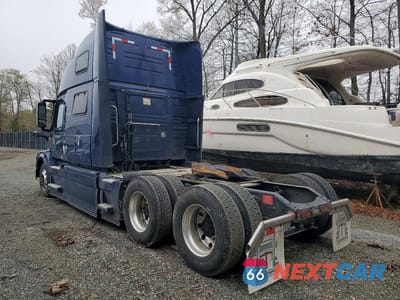 Trzecie zdjęcie samochodu z tyłu: 2018 VOLVO VN VNL - SEMI TRUCK VIN:4V4NC9EH0JN996005 - miniatura