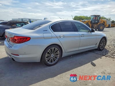 Trzecie zdjęcie samochodu z tyłu: 2019 BMW 530E VIN:WBAJA9C53KB391730 - miniatura