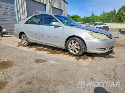 Czwarte zdjęcie samochodu z boku: 2005 TOYOTA CAMRY XLE VIN:4T1BE32K85U978039 - miniatura