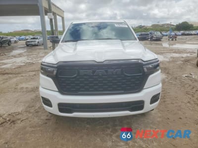 Piąte zdjęcie samochodu w środku: 2025 RAM 1500 BIG HORN VIN:1C6RREBGXSN691488 - miniatura